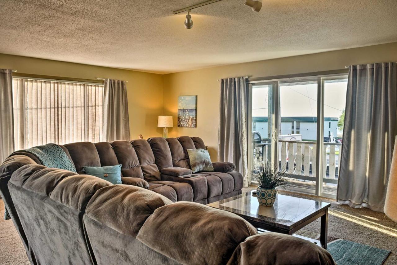 East Tawas Apartment Near Lake Huron And Downtown! Exterior photo